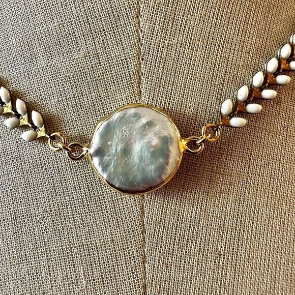 Abalone pendant necklace with white beaded chain - Picture 2 of 11